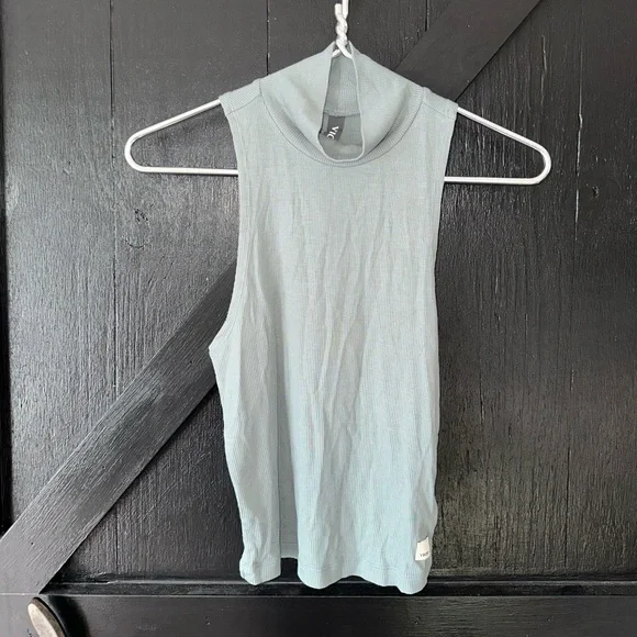 Vuori Cove Funnel Neck Cropped Rib Knit Soft Stretchy Active Lounge Tank Fern S - Picture 4 of 8